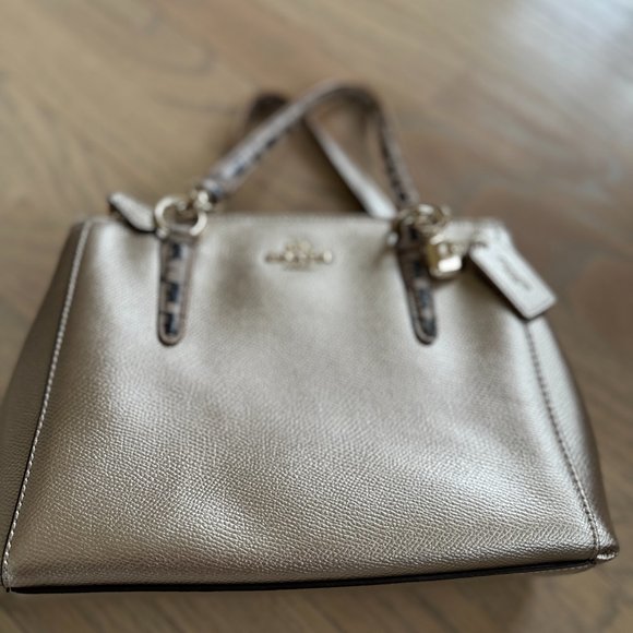 Coach goldtone bag - Picture 2 of 4